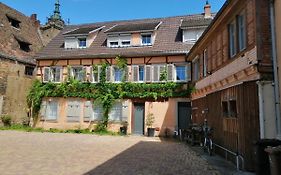 La Cour De Berthe Est